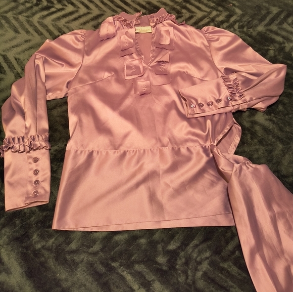 Reneta Morales couture. Lilac Silk blouse. Size medium. Great Condition - Picture 1 of 5